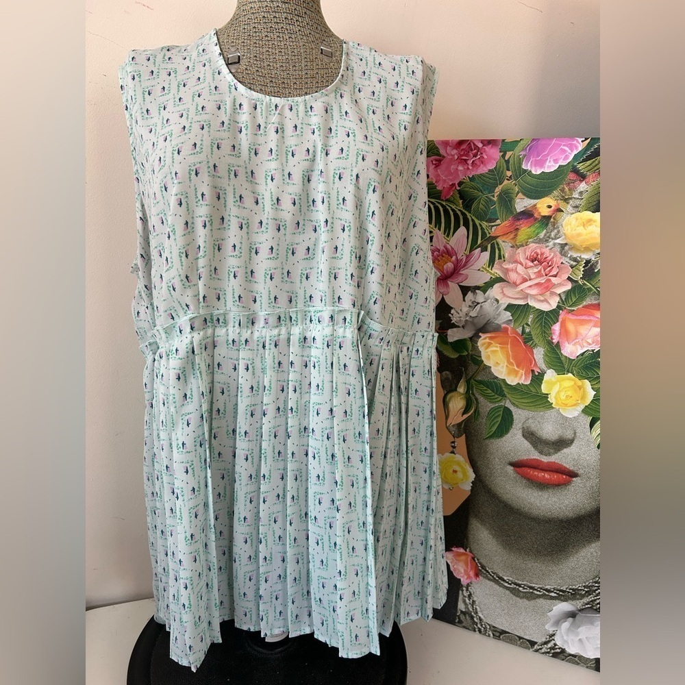 Seven7 pleated, pin-tucked floral top 2x generously cut, flattering, springtime